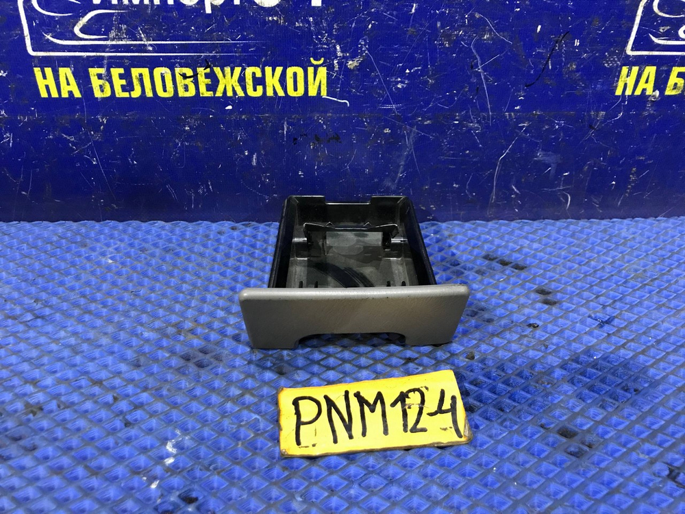 Пепельница NISSAN LIBERTY 1998