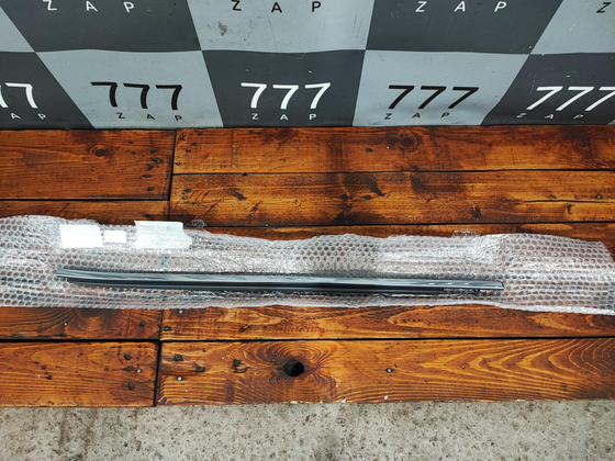 Молдинг стекла заднего правого Camry XV70 Новый Оригинал 7573033170