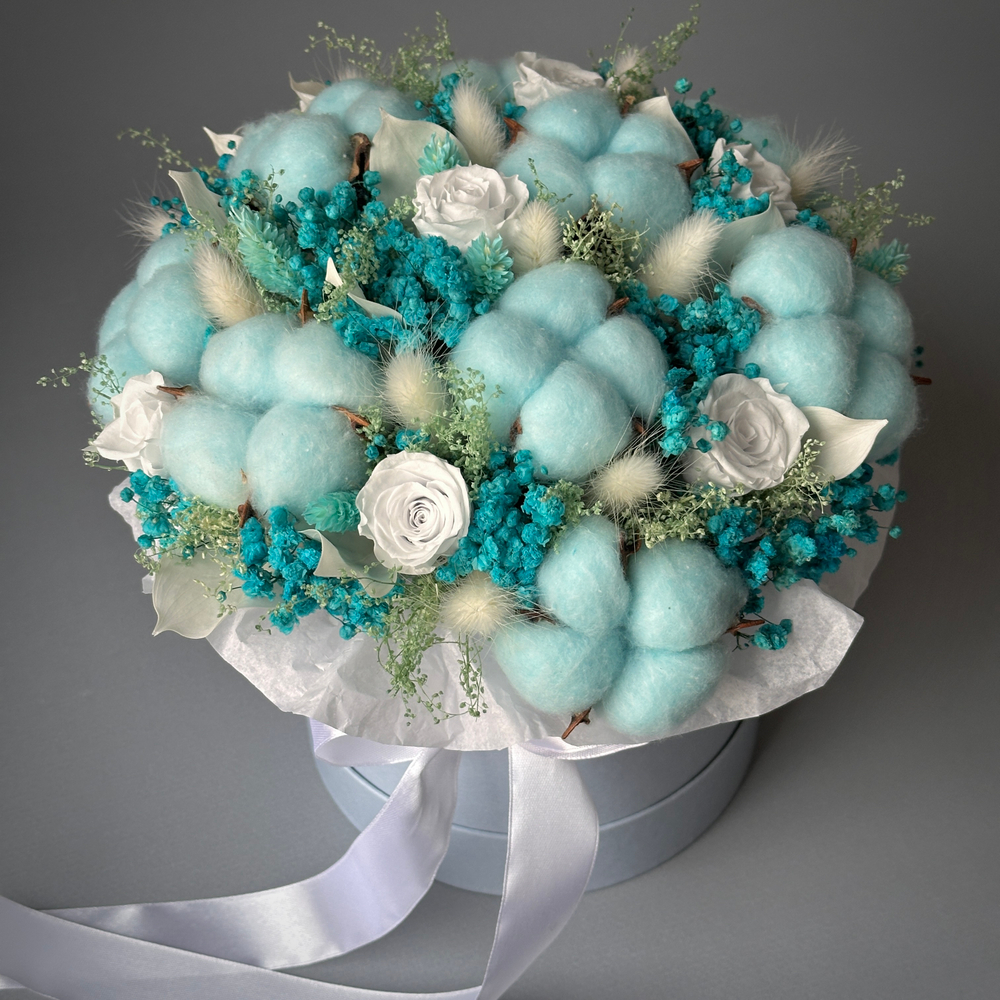 «Бирюза» - композиция из стабилизированных цветов и сухоцветов