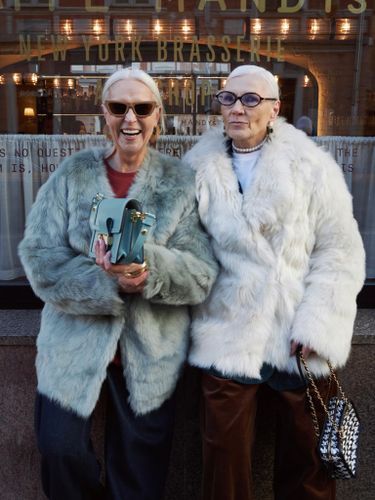 Мятная короткая шуба из овчины