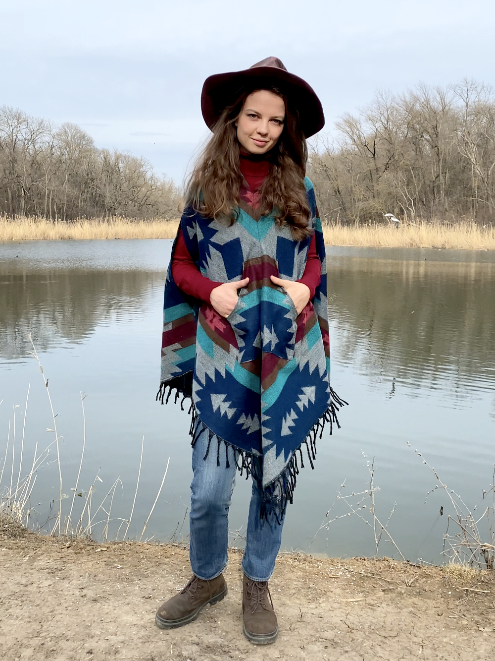 Пончо женское шерстяное с орнаментом