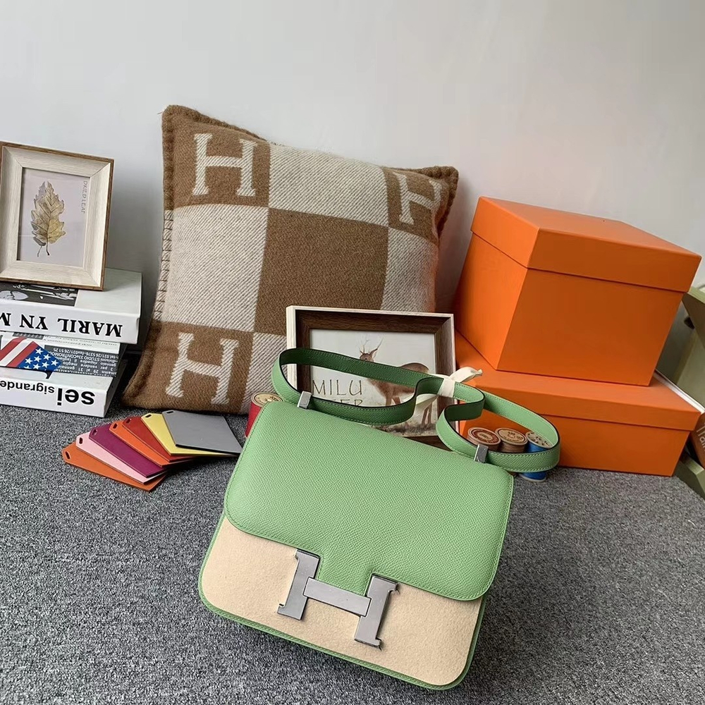 Hermes Constance 23