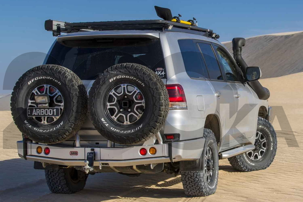 Задний силовой бампер ARB для Toyota Land Cruiser 200 (2015-2023) с возможностью установки калиток (кроме версий GX Barn Door Model с распашными задними дверьми).