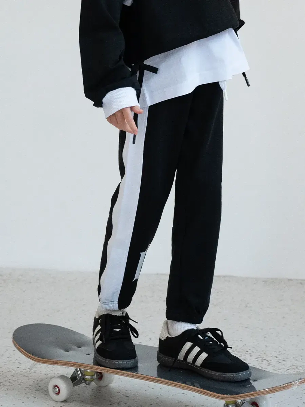 Спортивный костюм для девочки в школу