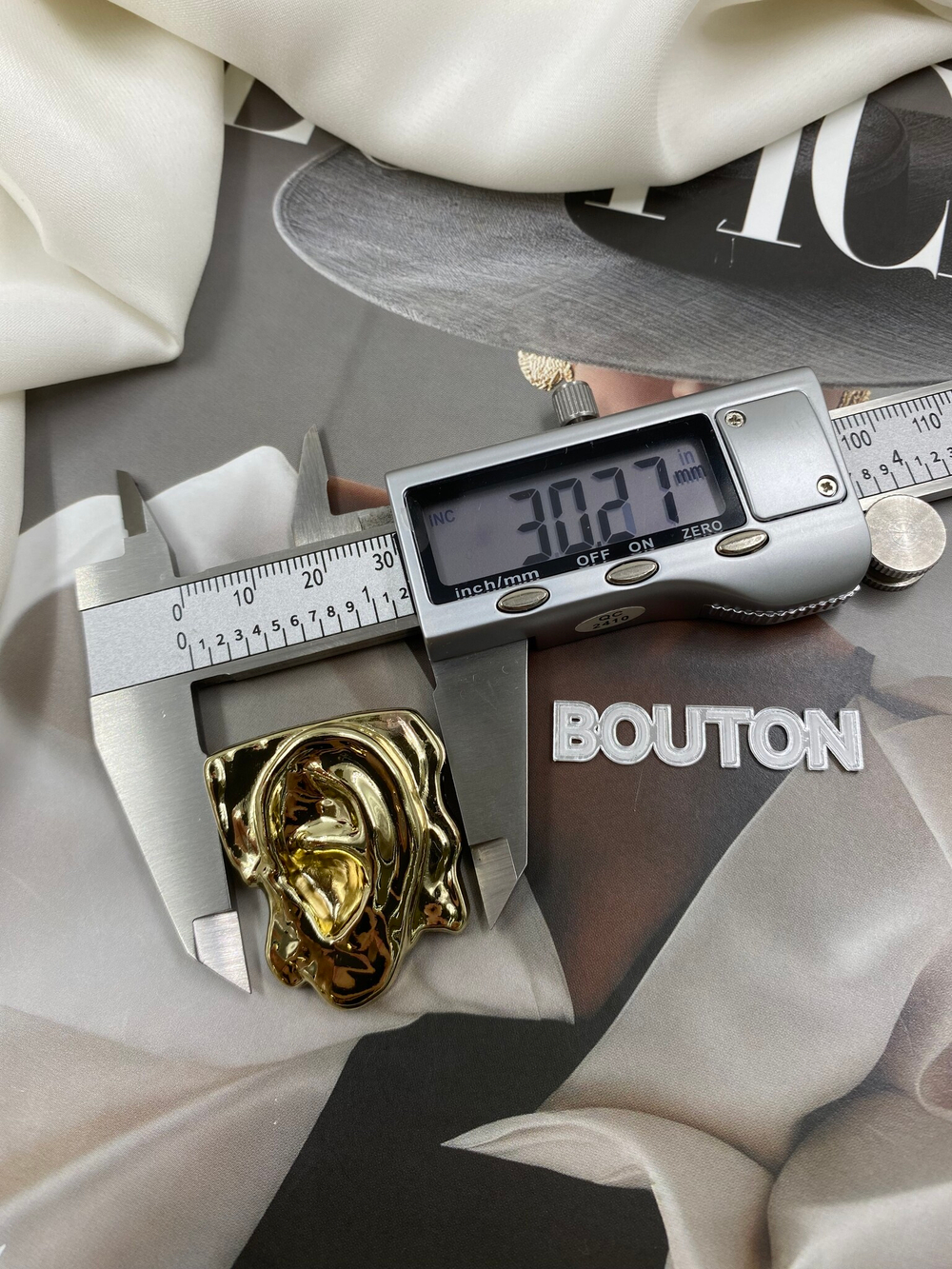 Пуговицы Скиапар. "Ухо" глянцевое золото