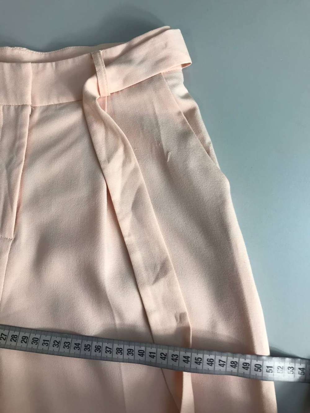 Брюки ASOS в нежном оттенке и современного кроя 40 размер