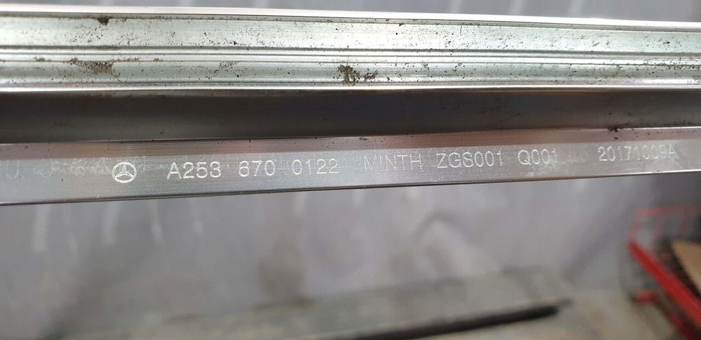 Накладка стекла заднего левого Mercedes GLC (X253) 15-нв Б/У Оригинал A2536700122