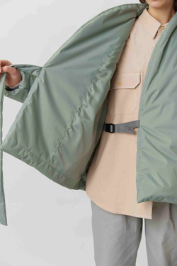 Зимняя куртка на запах из яблочной бархатистой мембраны