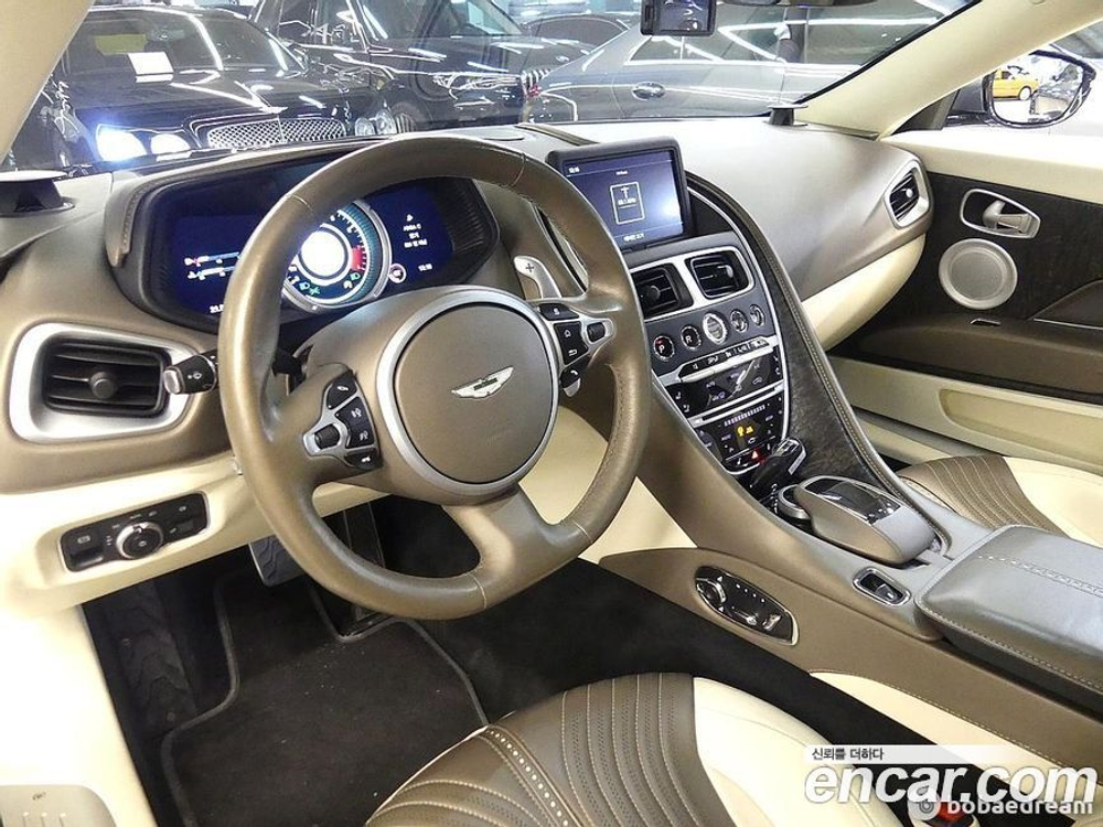 Aston Martin DB11 4.0 V8 Coupe (12.2019)