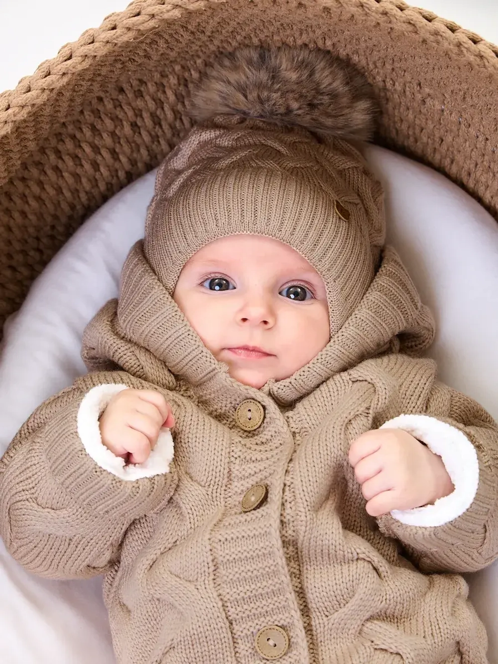 Вязаный комбинезон для новорожденных