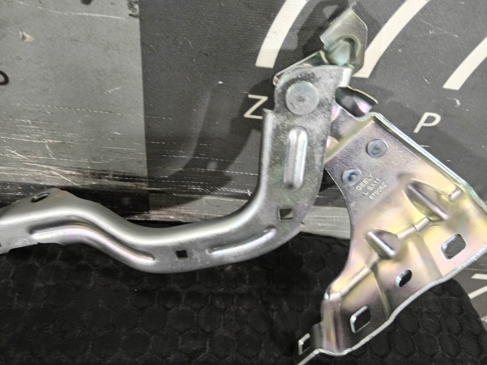 Петля капота левая Geely Coolray 19-нв Новая Оригинал 5032037600