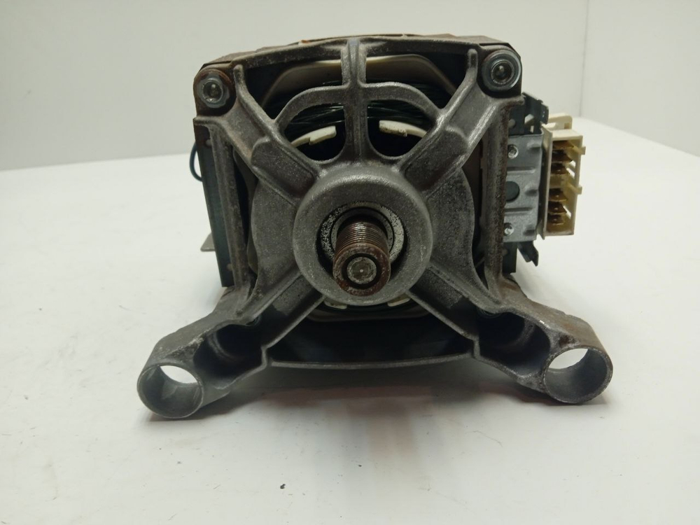 VMUF 501 B кт4 Двигатель к стиральной машине Indesit, Ariston C00299509 б/у
