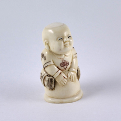 Нэцкэ Ребенок Карако на кастрюле