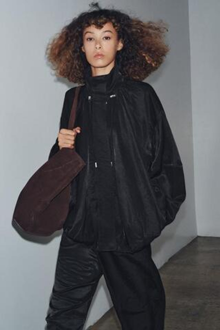 ZARA БРЮКИ ИЗ СТРУЯЩЕЙСЯ ТКАНИ — ZW COLLECTION, ЧЕРНЫЙ