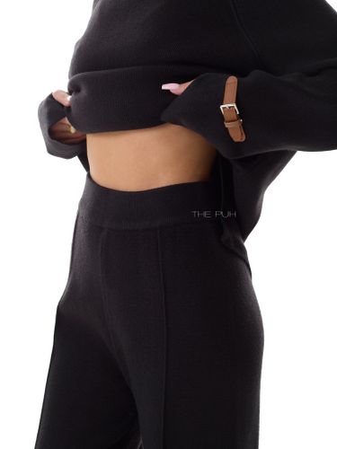 Черный трикотажный костюм с брюками