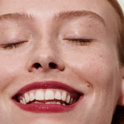 rhode Чехол для iPhone + блеск для губ