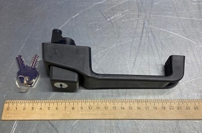 Ручка 80-6105300-А1 двери наружная МТЗ левая с ключем Альянс