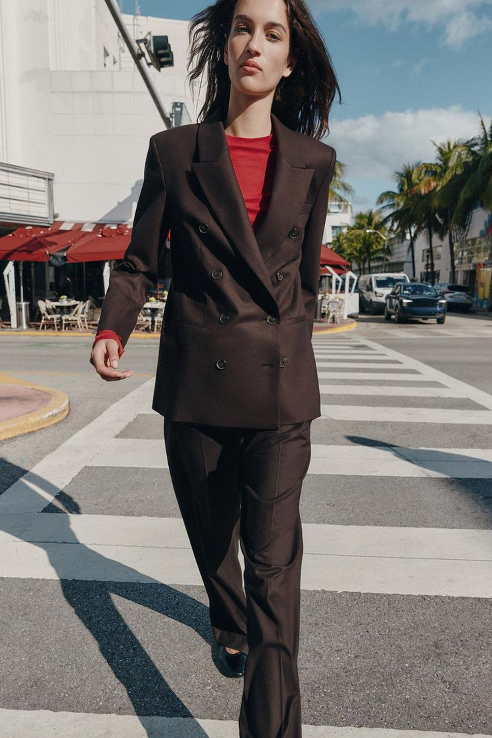 ZARA ДВУБОРТНЫЙ БЛЕЙЗЕР С ПОДПЛЕЧНИКАМИ, КОРИЧНЕВЫЙ