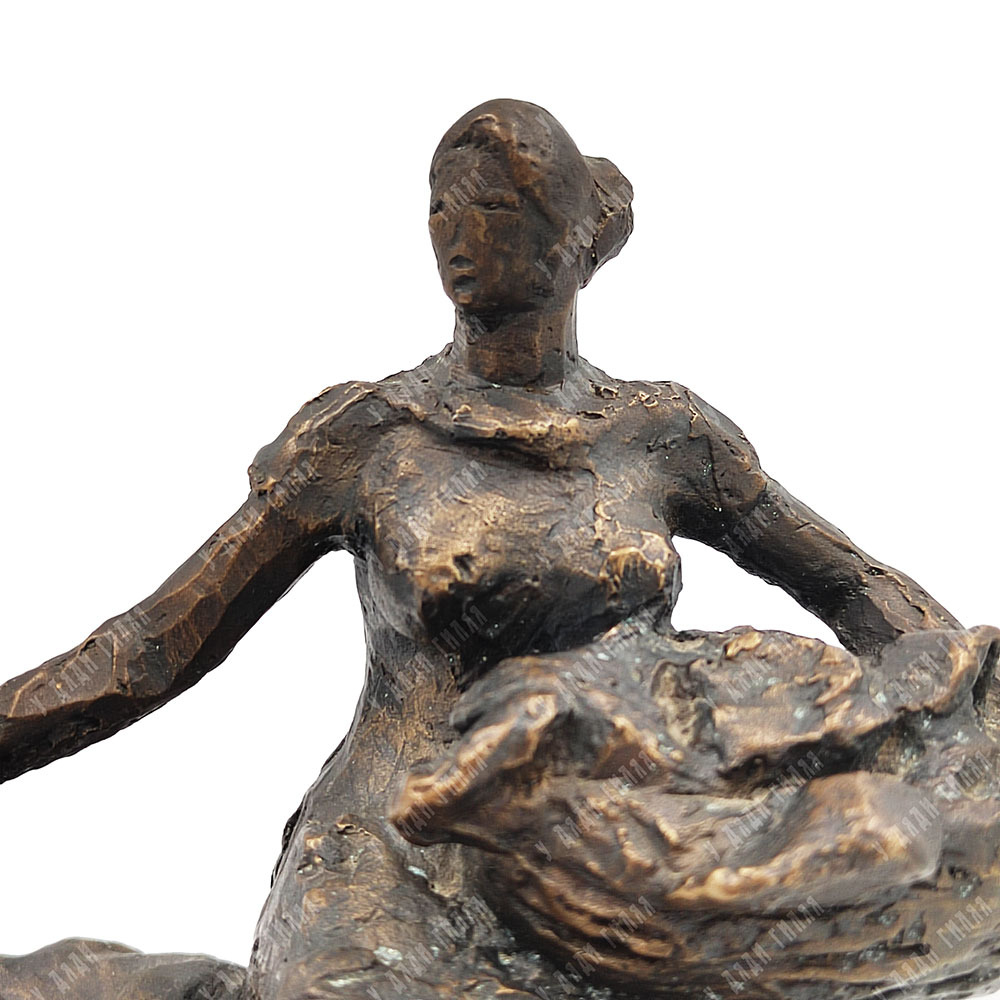 Динес Ю. С. (1926–2017) Зеленщица. Бронза, литьё. Москва, Россия, 2000 г.