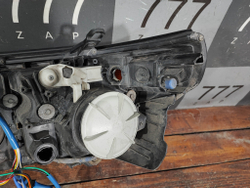 Фара левая + правая комплект, на запчасти Toyota Land Cruiser 200 12-15 Б/У Оригинал 8114560F30