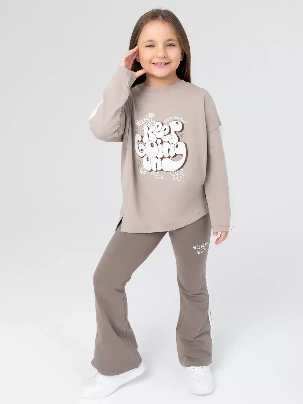 Бежевый костюм оверсайз для девочки