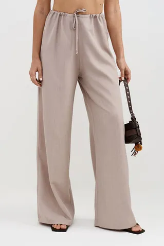 Брюки свободные на резинке серо-бежевого цвета