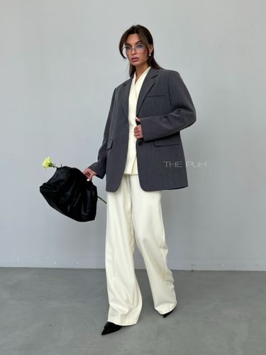 Серый объемный классический жакет