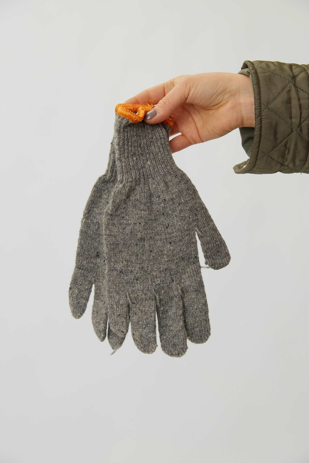 Перчатки из шерсти серого цвета