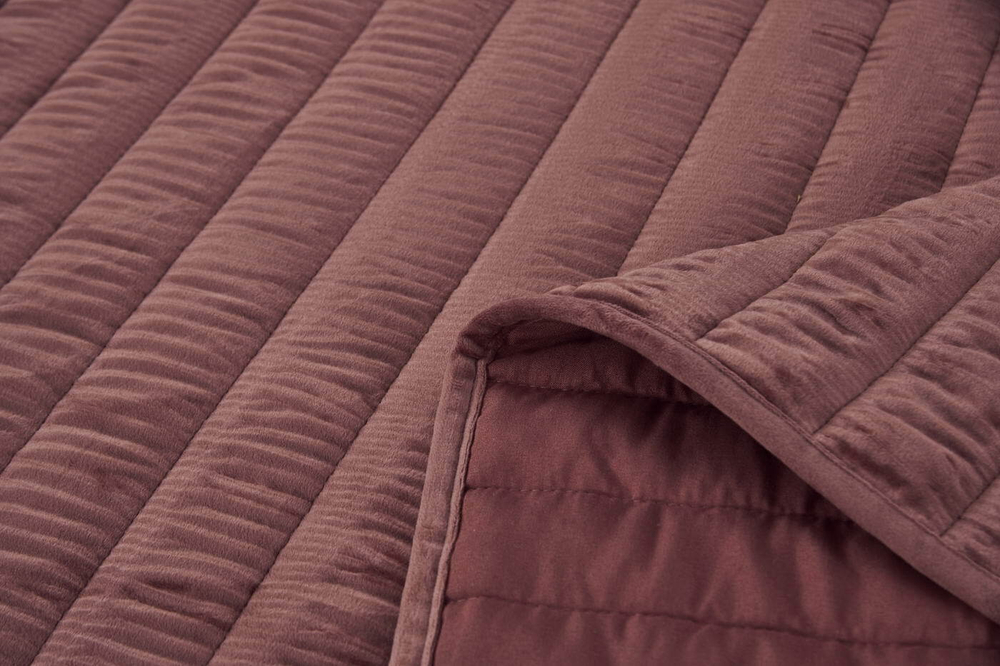 Покрывало 240x260 и 2 наволочки 50х70 Sofi De MarkO Фердинанд красное