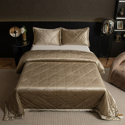 Велюровое покрывало в клетку и две наволочки OVL030