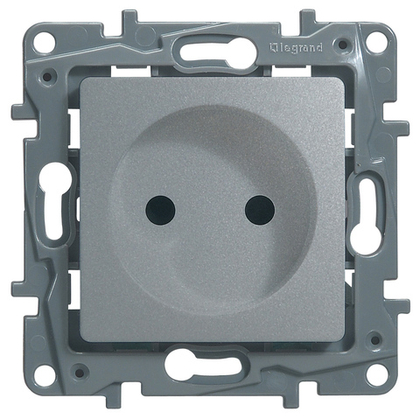 Розетка без заземления со шторками 16А 250В алюминий ETIKA Legrand