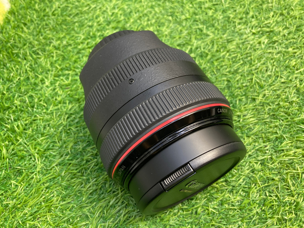 Canon EF 85mm 1.2L USM