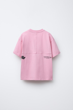 ZARA ФУТБОЛКА С НАДПИСЬЮ В СТИЛЕ ГРАФФИТИ, РОЗОВЫЙ
