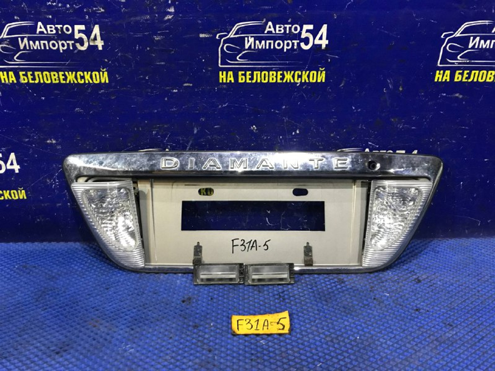 Вставка в багажник центральная MITSUBISHI DIAMANTE 2000
