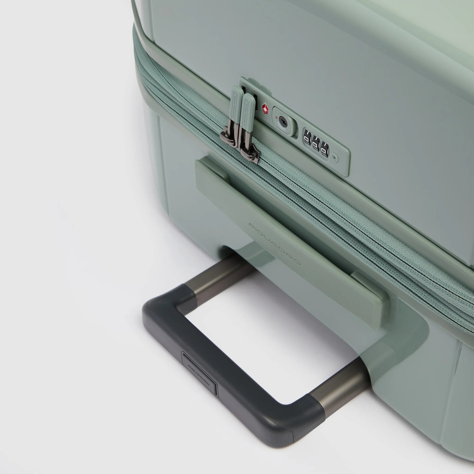 Чемодан средний Piquadro PQ-Light BV6393PQL/Verde