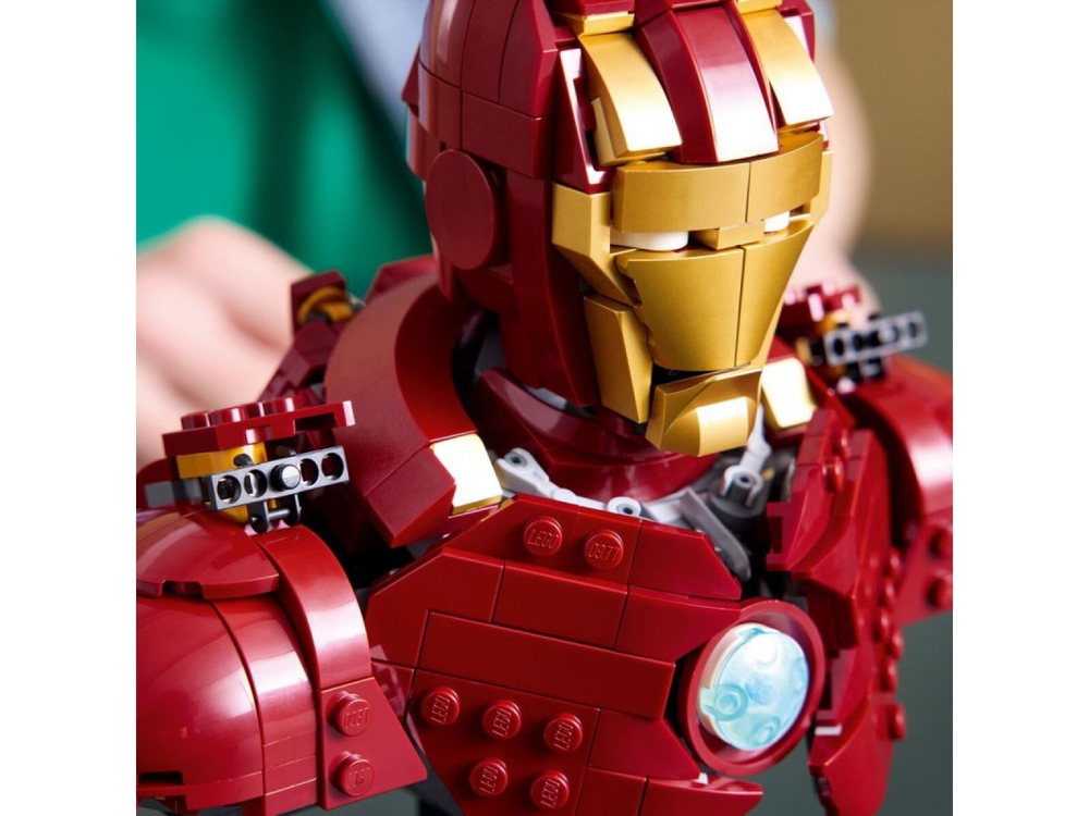 LEGO 76327 Iron Man MK4 Bust — сборная модель бюста Железного Человека (436 деталей)