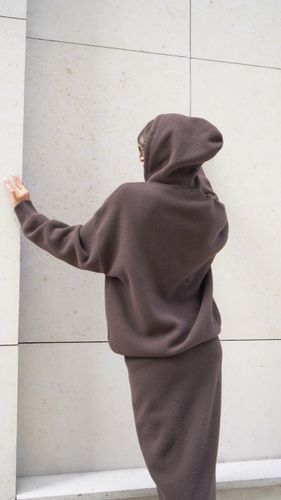 Шоколадный женский костюм с юбкой