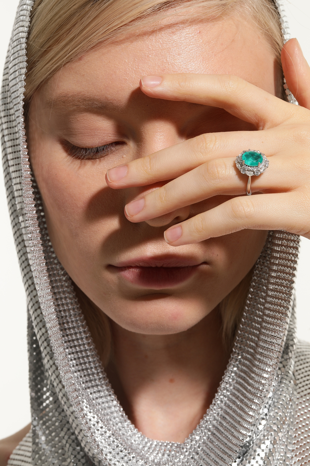 Кольцо вечернее, крупный зеленый камень, серебро