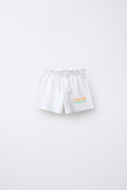 ZARA КОМПЛЕКТ ИЗ ФУТБОЛКИ И ШОРТОВ-БЕРМУДОВ С ПРИНТОМ, ЦВЕТ МАЛЬВЫ