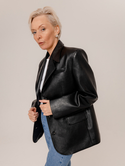 Жакет однобортный из экокожи черный