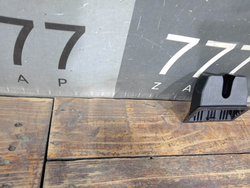 Накладка Кожух замка багажника Geely Coolray 19-нв Б/У Оригинал 1062035409