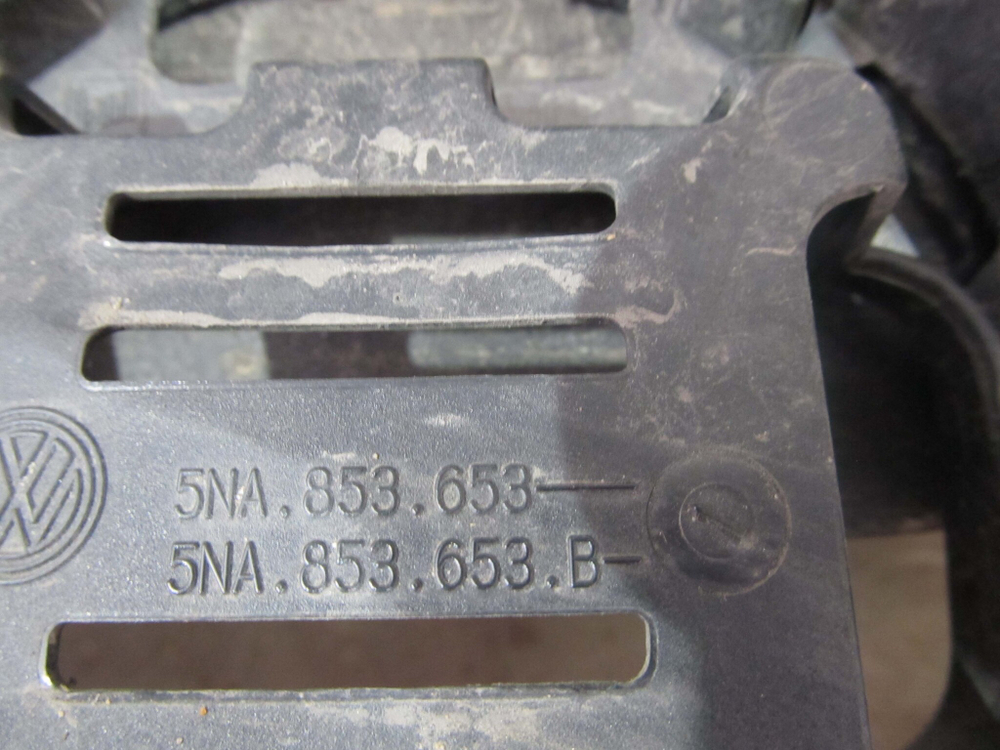 Решетка радиатора Volkswagen Tiguan 2 16-21 Б/У Оригинал 
5NA853651BZLL