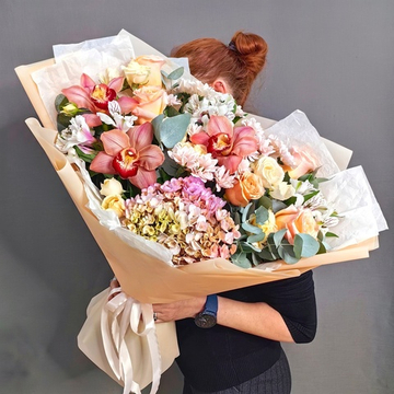 Авторский букет с гортензией