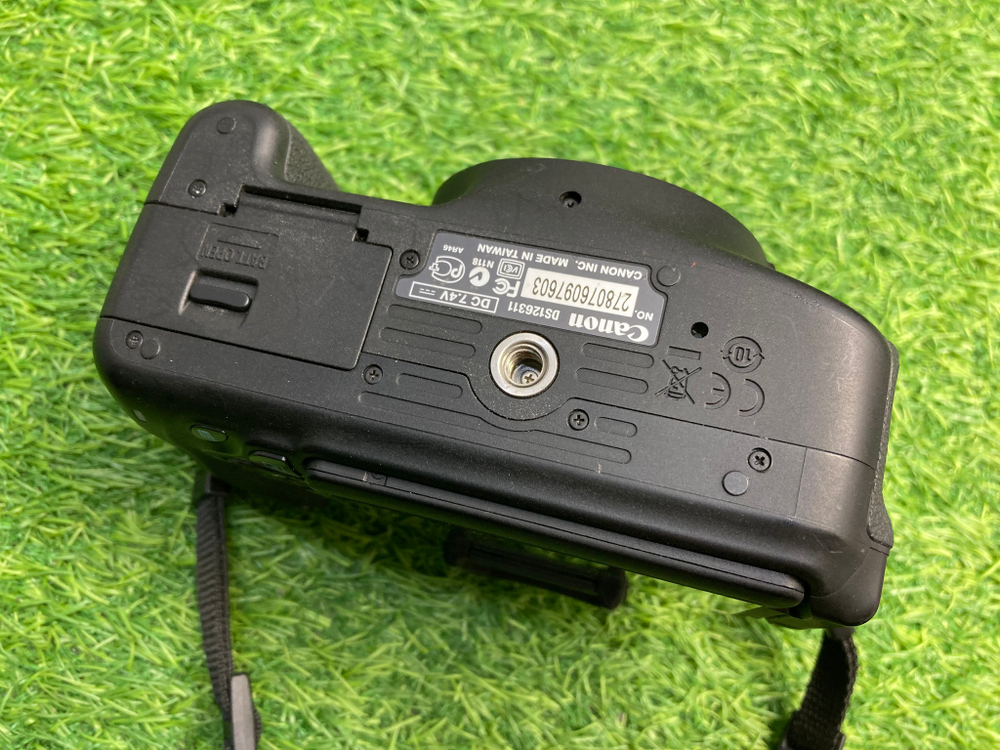 Canon EOS 600D kit 18-55mm IS ll (2.900 кадров)