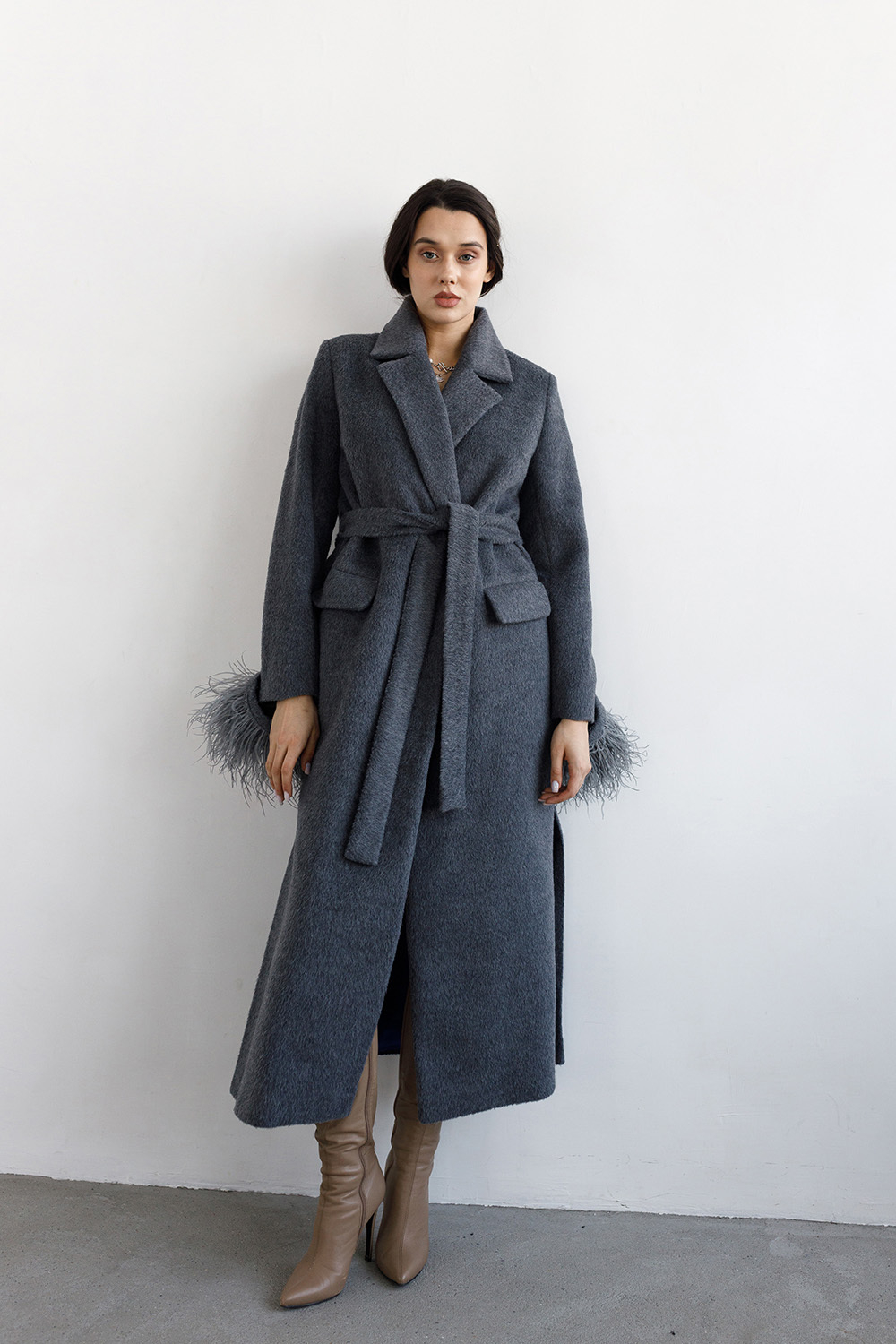 Пальто  прямого кроя из шерсти со съёмными декоративными манжетами