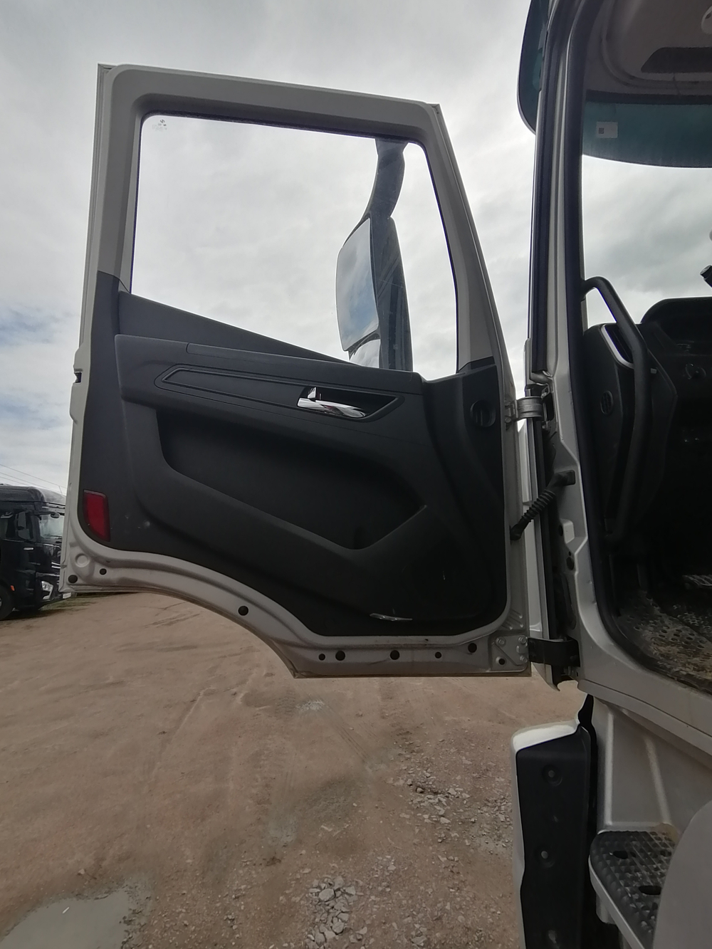 HONGYAN CQ* 6x4 Седельный тягач CQ4257EV11334 (Дизельный, 11,1 л, 430 л.с., МТ)