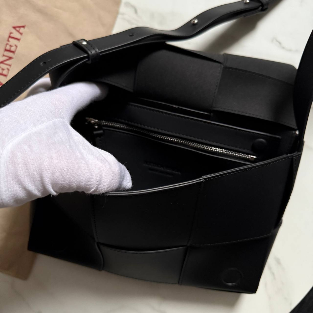 Сумка-мессенджер Bottega Veneta