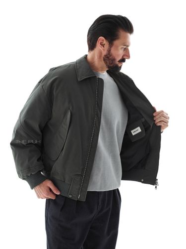 Утепленный зеленый бомбер с отложным воротником