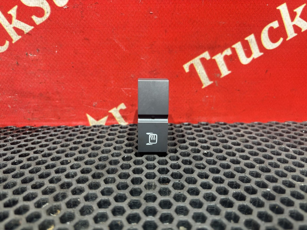 Кнопка обогрева зеркал