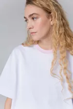 Футболка Toccotwo с розовой горловиной Женская Белая